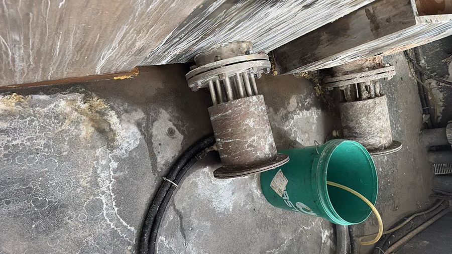 50KW法蘭加熱管-配套1立方的水槽，對(duì)水槽內(nèi)部的液體保溫