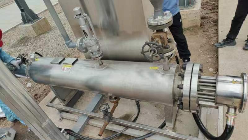 高溫蒸汽過熱器，設計壓力2.6MPA，設計溫度400℃，用于蒸汽二次過熱給反應釜提供熱源